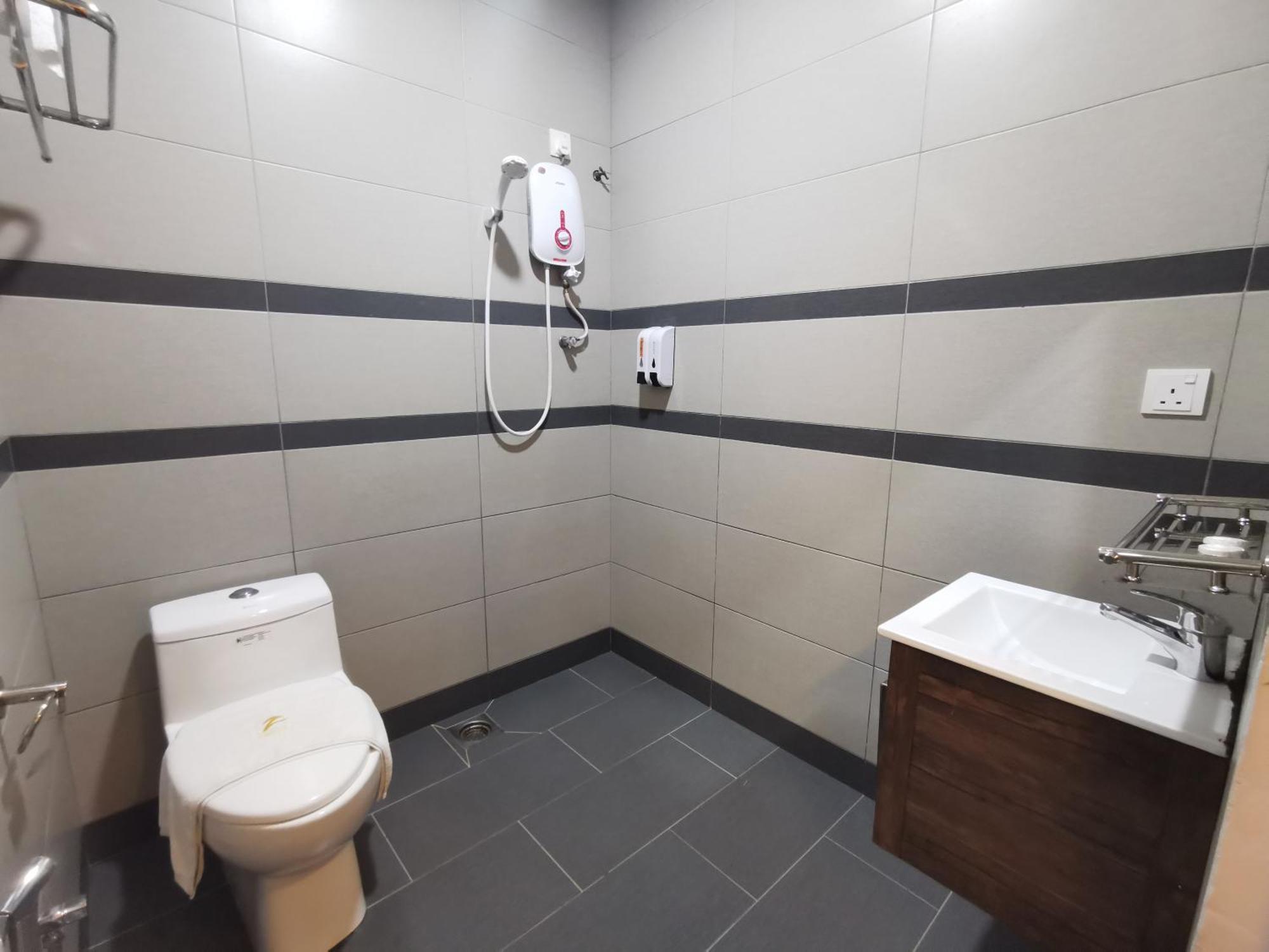 Zenz Hotel Kulai Kültér fotó