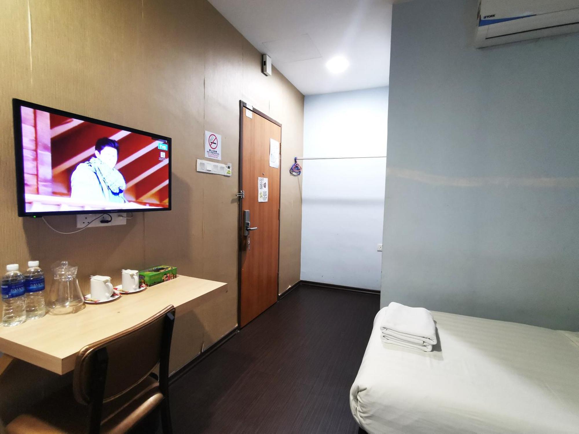 Zenz Hotel Kulai Kültér fotó