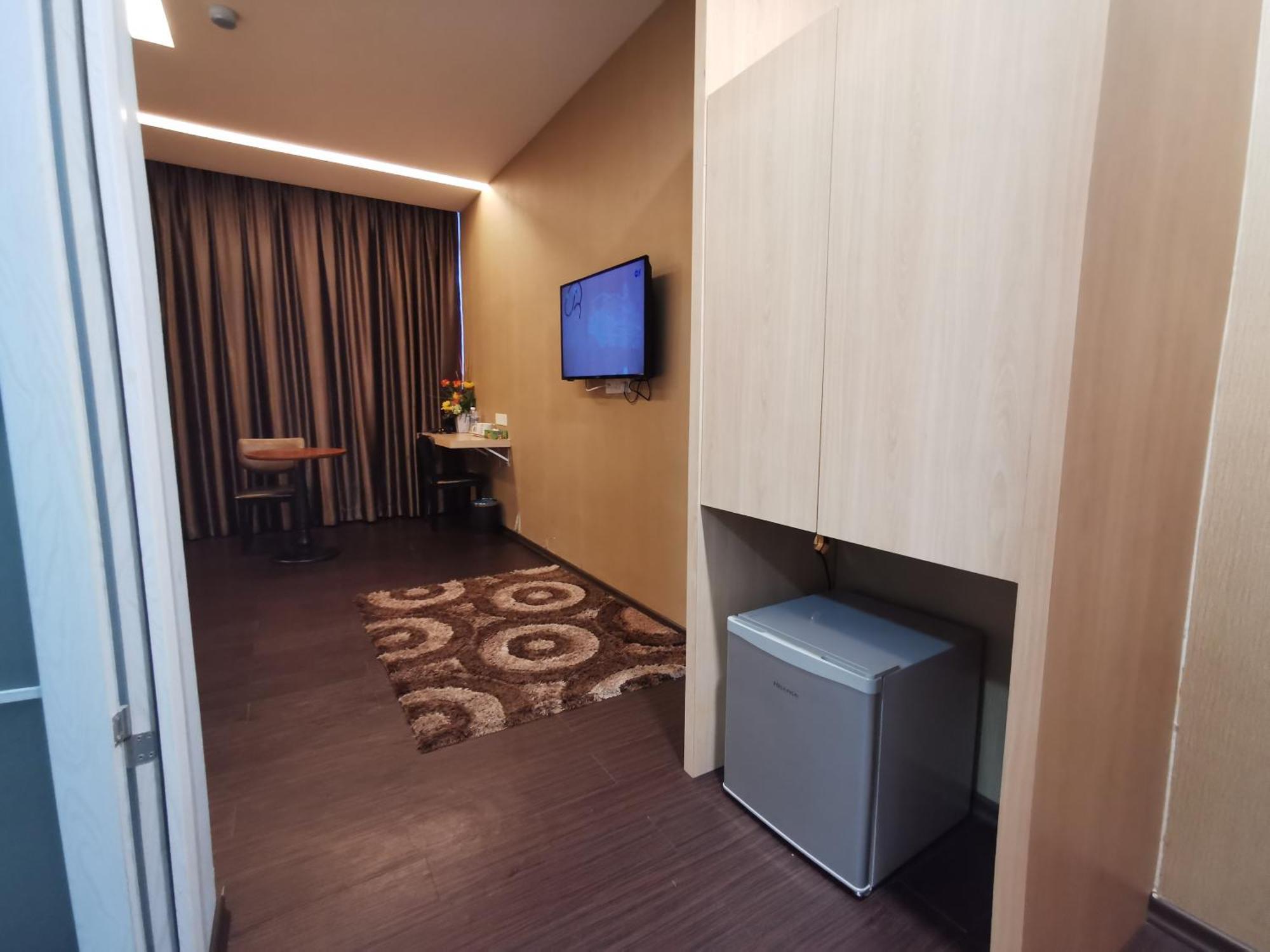 Zenz Hotel Kulai Kültér fotó