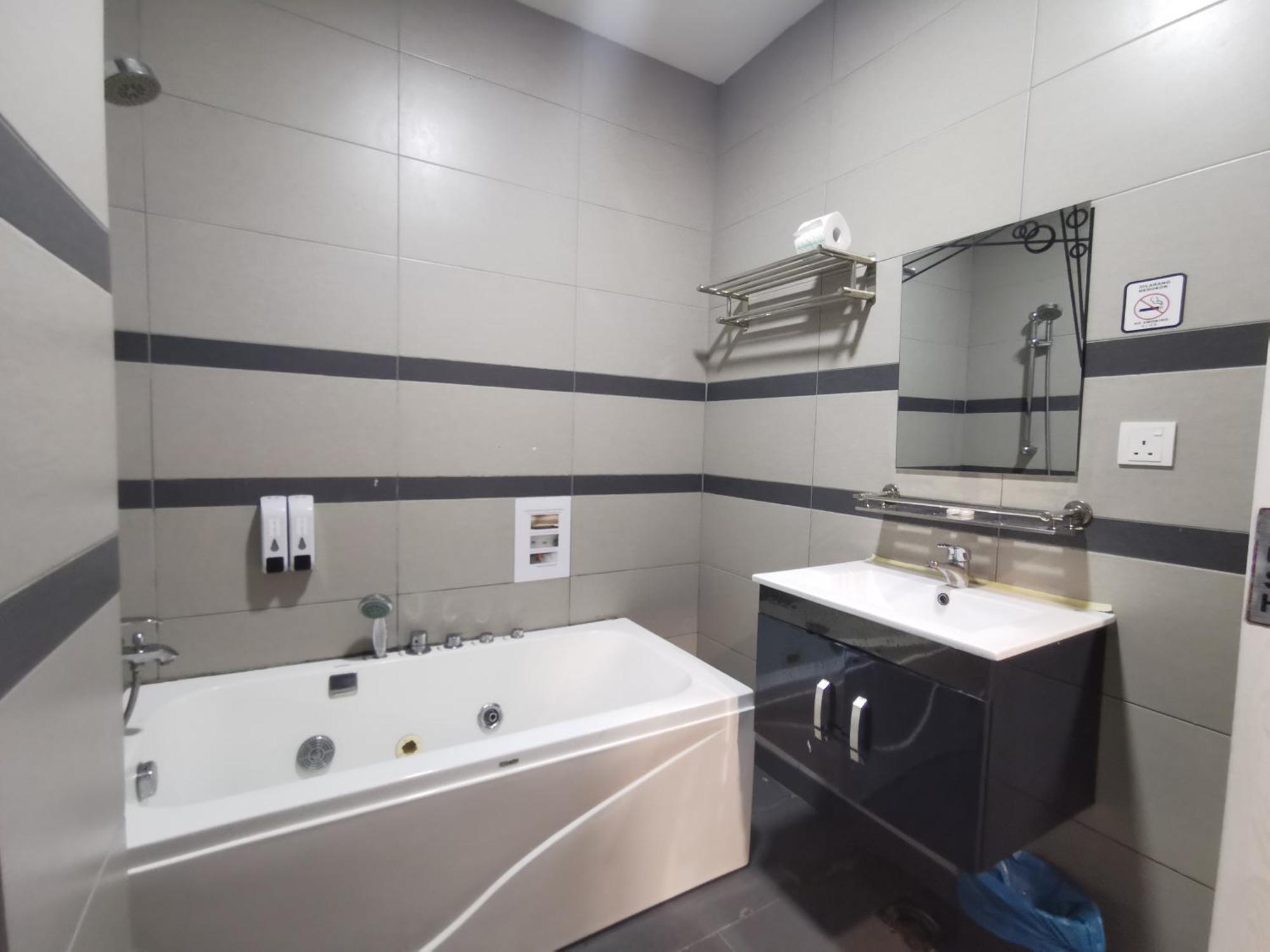 Zenz Hotel Kulai Kültér fotó